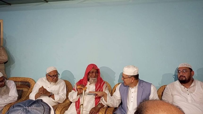 বাবুনগরীতে হেফাজত আমিরের সাথে বিএনপি নেতাদের সৌজন্য সাক্ষাৎ